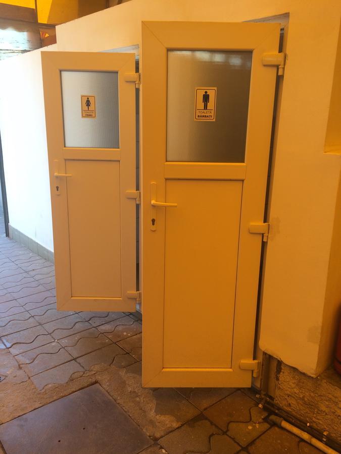 Casa Roz Hostel Cluj-Napoca Buitenkant foto