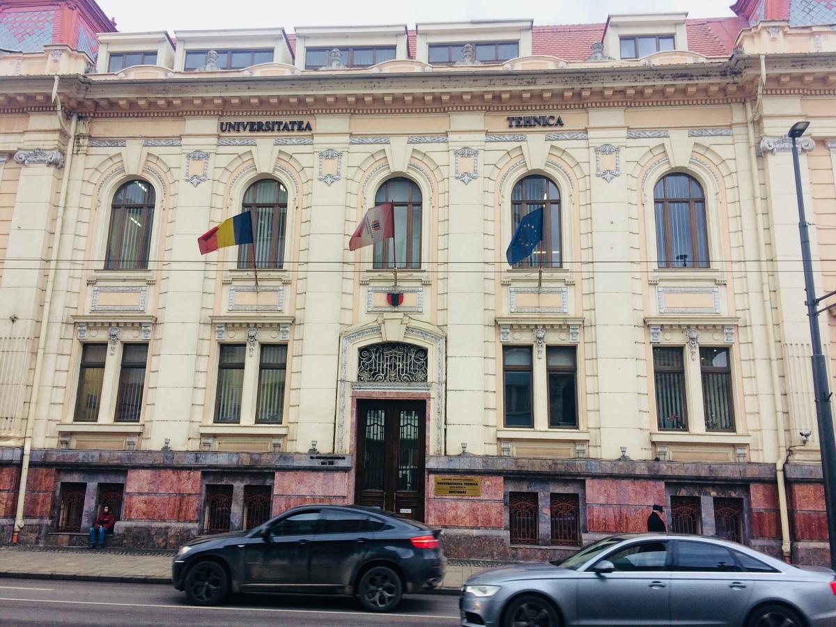 Casa Roz Hostel Cluj-Napoca Buitenkant foto