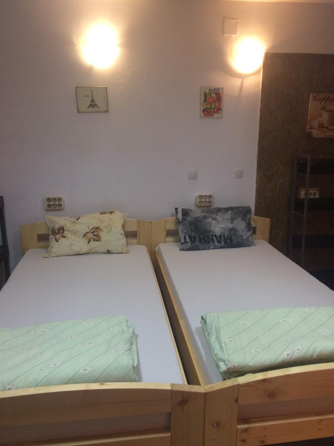 Casa Roz Hostel Cluj-Napoca Buitenkant foto
