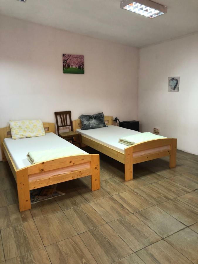 Casa Roz Hostel Cluj-Napoca Buitenkant foto
