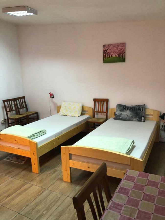 Casa Roz Hostel Cluj-Napoca Buitenkant foto